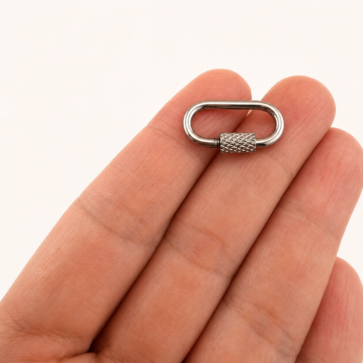 Oval Screw-Lock Charm Holder Carabiner – 21mm & 26mm